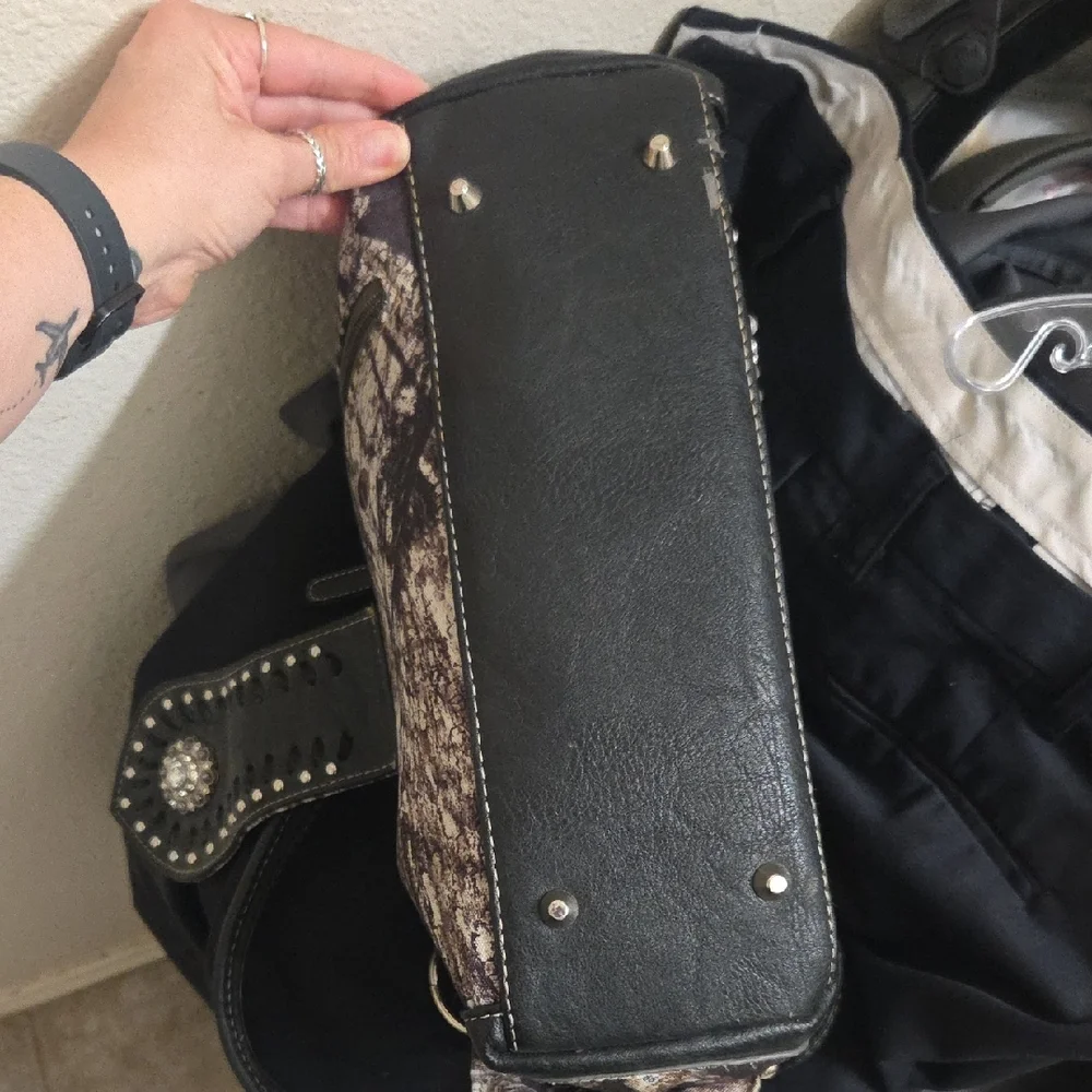 Montana West Conceal Carry Camouflage Purse - Picture 4 of 4